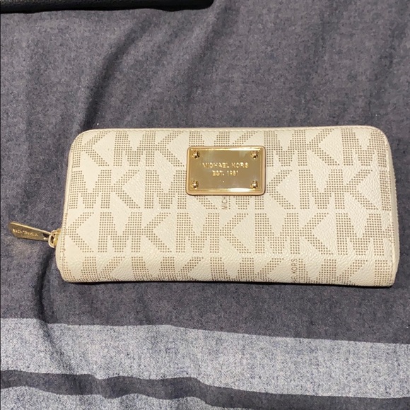 Michael Kors Handbags - Michael Kors Wallet